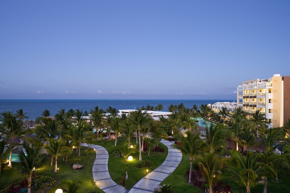 Excellence Playa Mujeres - Adults Only All Inclusive — Hotel building in Playa Mujeres, Quintana Roo