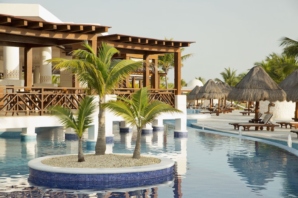 Excellence Playa Mujeres - Adults Only All Inclusive — Swimming pool in Playa Mujeres, Quintana Roo