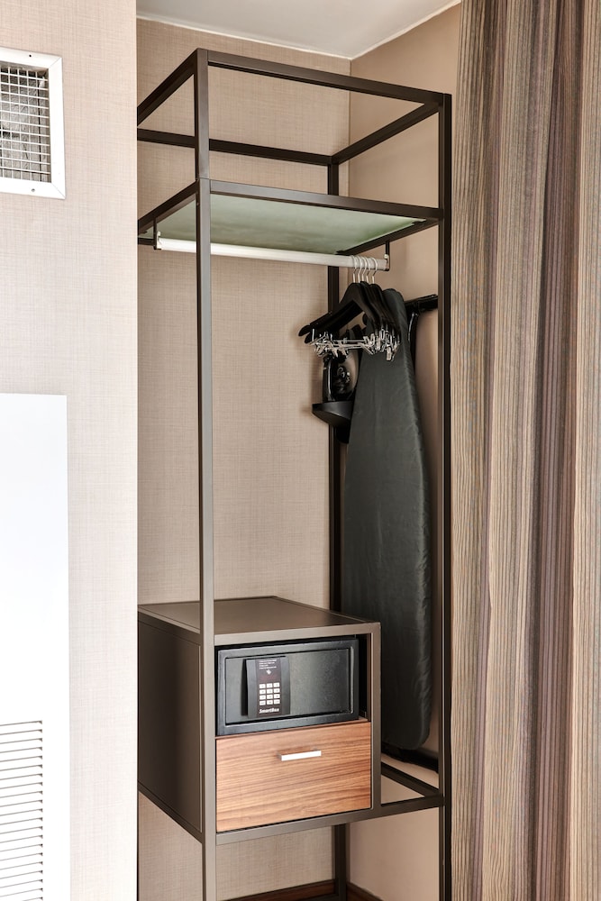 AC Hotel by Marriott New Orleans French Quarter — Hotel rooms in New Orleans, Louisiana