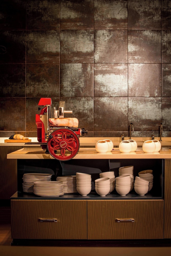 AC Hotel by Marriott New Orleans French Quarter — Restaurant & bars in New Orleans, Louisiana