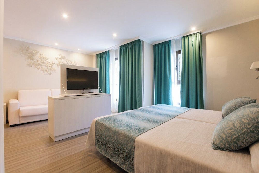 Ona Palmira Paguera — Hotel rooms in Peguera, Balearic Islands