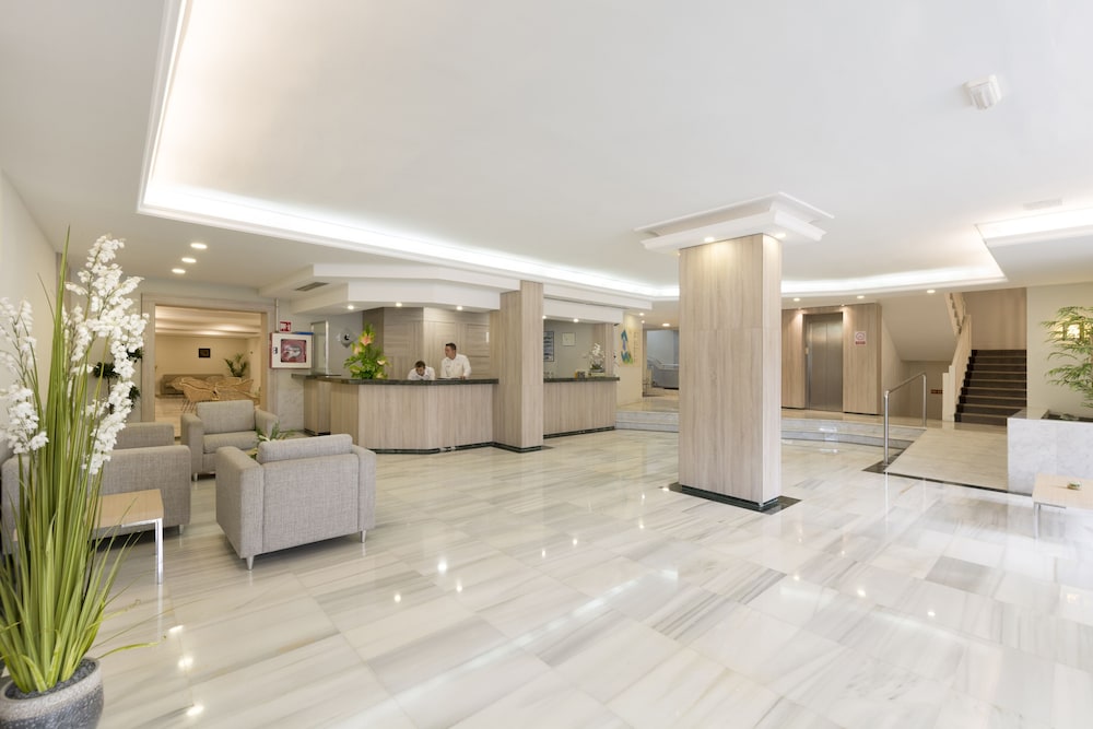 Ona Palmira Paguera — Hotel building in Peguera, Balearic Islands