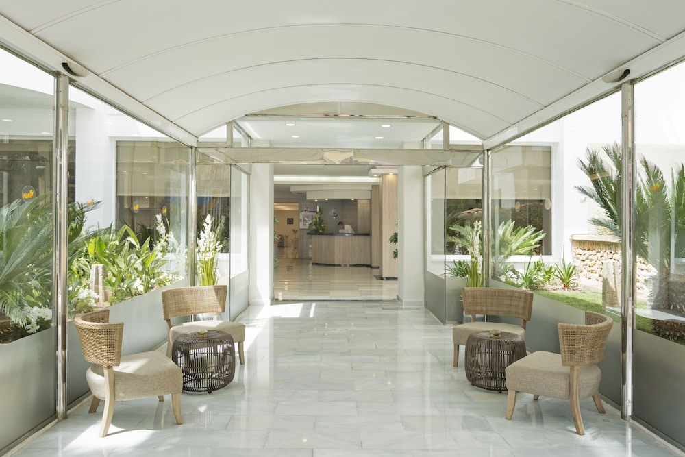 Ona Palmira Paguera — Hotel building in Peguera, Balearic Islands