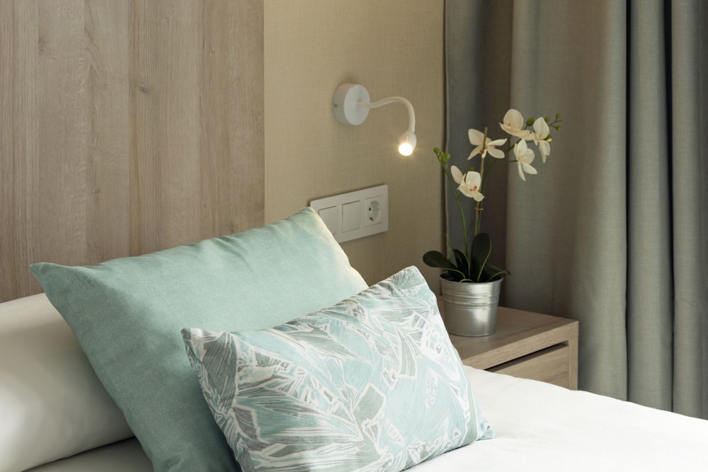 Ona Palmira Paguera — Hotel rooms in Peguera, Balearic Islands