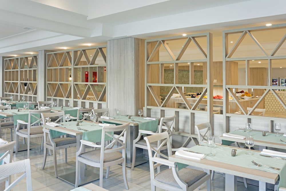 Ona Palmira Paguera — Restaurant & bars in Peguera, Balearic Islands