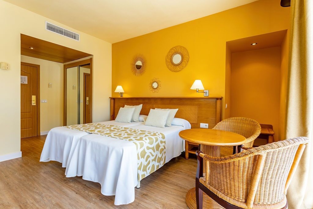 Ona Palmira Paguera — Hotel rooms in Peguera, Balearic Islands