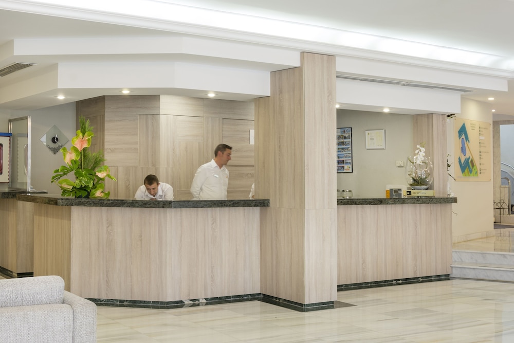 Ona Palmira Paguera — Hotel building in Peguera, Balearic Islands
