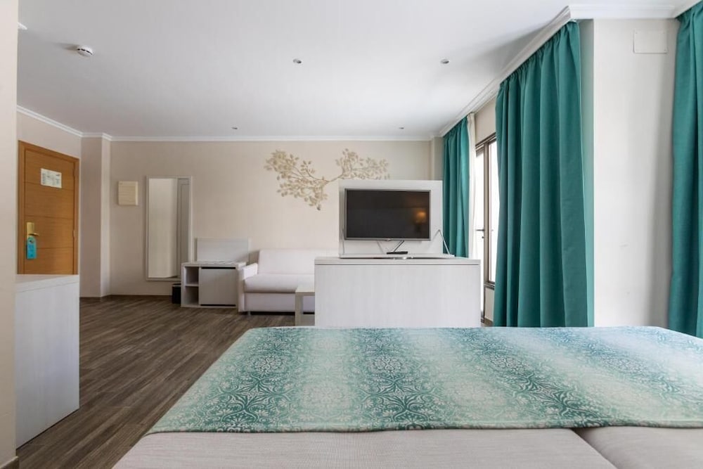 Ona Palmira Paguera — Hotel rooms in Peguera, Balearic Islands