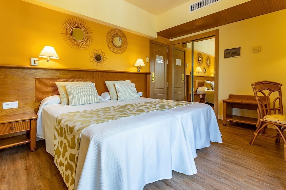 Ona Palmira Paguera — Hotel rooms in Peguera, Balearic Islands