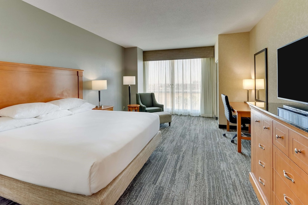 Drury Inn & Suites near Universal Orlando Resort — Hotel rooms in Orlando, Florida