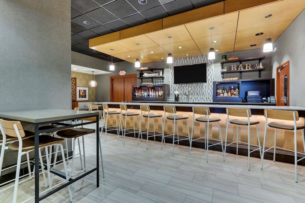 Drury Inn & Suites near Universal Orlando Resort — Restaurant & bars in Orlando, Florida