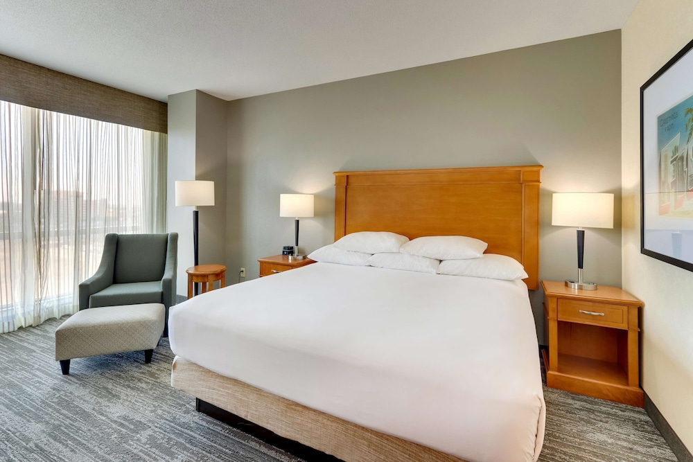 Drury Inn & Suites near Universal Orlando Resort — Hotel rooms in Orlando, Florida