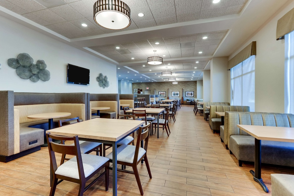 Drury Inn & Suites near Universal Orlando Resort — Restaurant & bars in Orlando, Florida
