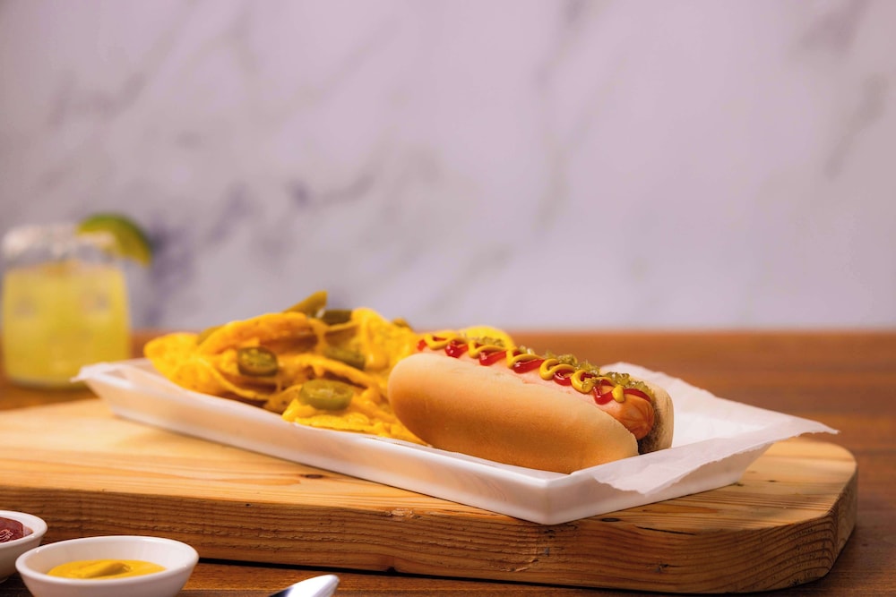 Drury Inn & Suites near Universal Orlando Resort — Restaurant & bars in Orlando, Florida