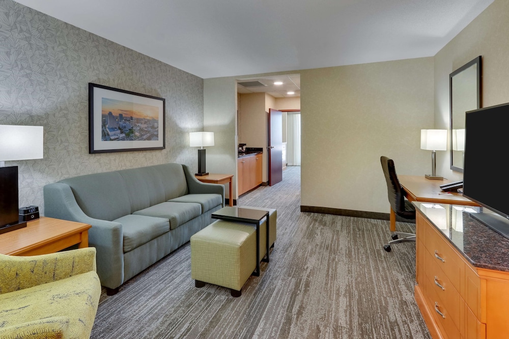 Drury Inn & Suites near Universal Orlando Resort — Hotel rooms in Orlando, Florida
