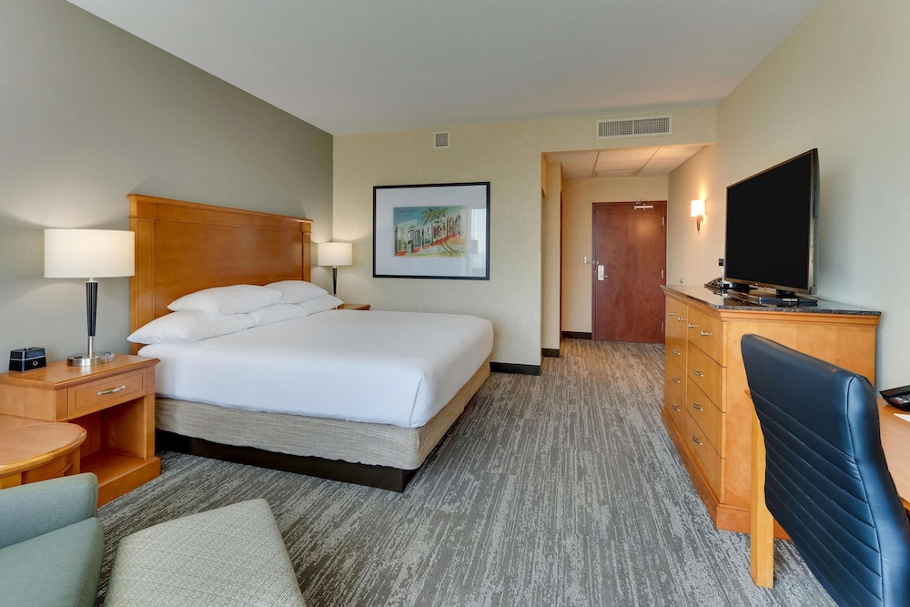 Drury Inn & Suites near Universal Orlando Resort — Hotel rooms in Orlando, Florida