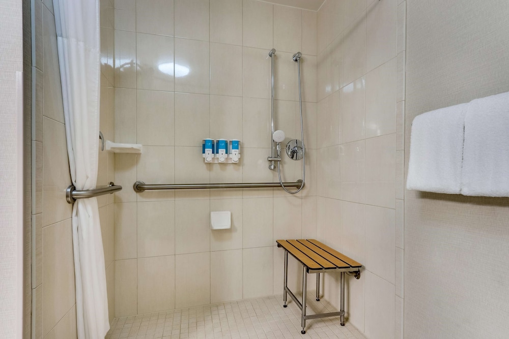 Drury Inn & Suites near Universal Orlando Resort — Hotel rooms in Orlando, Florida
