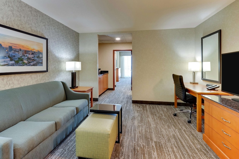 Drury Inn & Suites near Universal Orlando Resort — Hotel rooms in Orlando, Florida