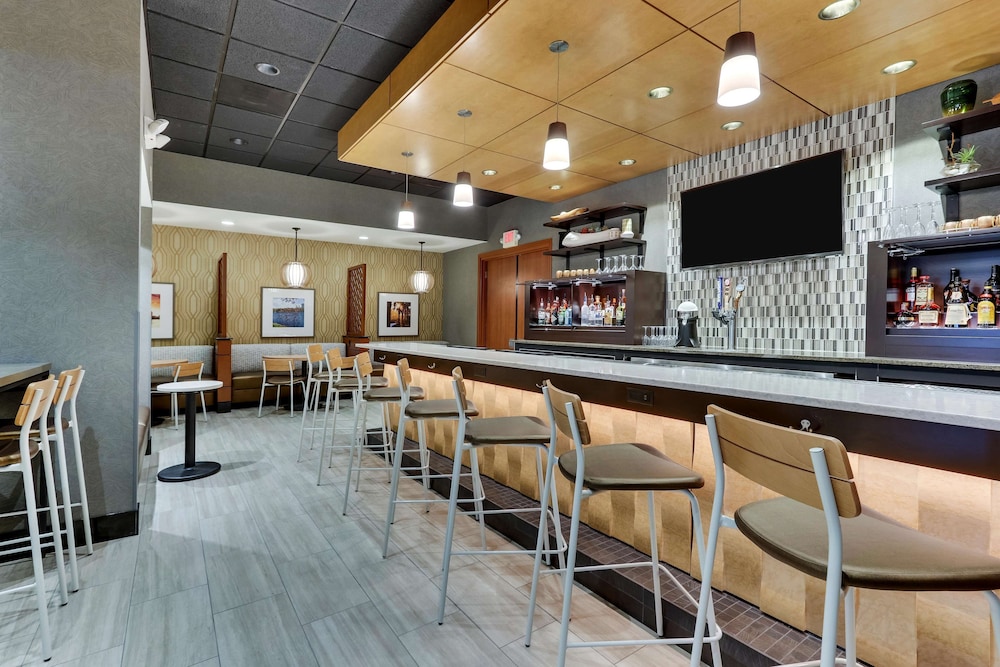 Drury Inn & Suites near Universal Orlando Resort — Restaurant & bars in Orlando, Florida