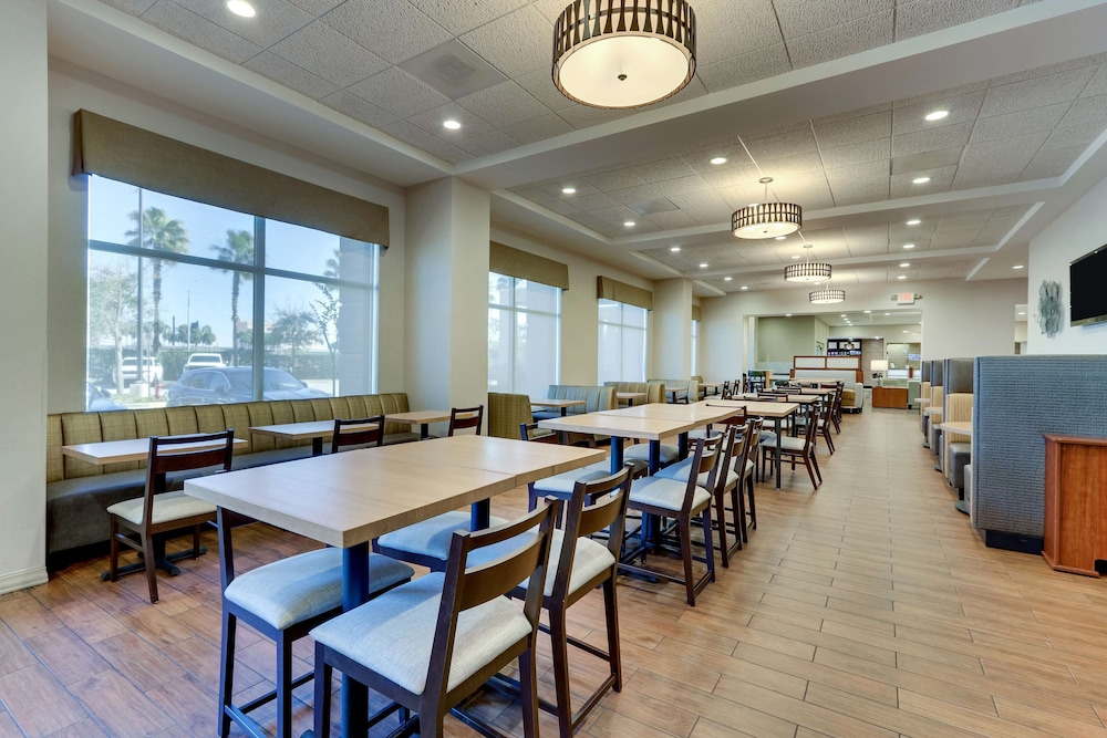 Drury Inn & Suites near Universal Orlando Resort — Restaurant & bars in Orlando, Florida
