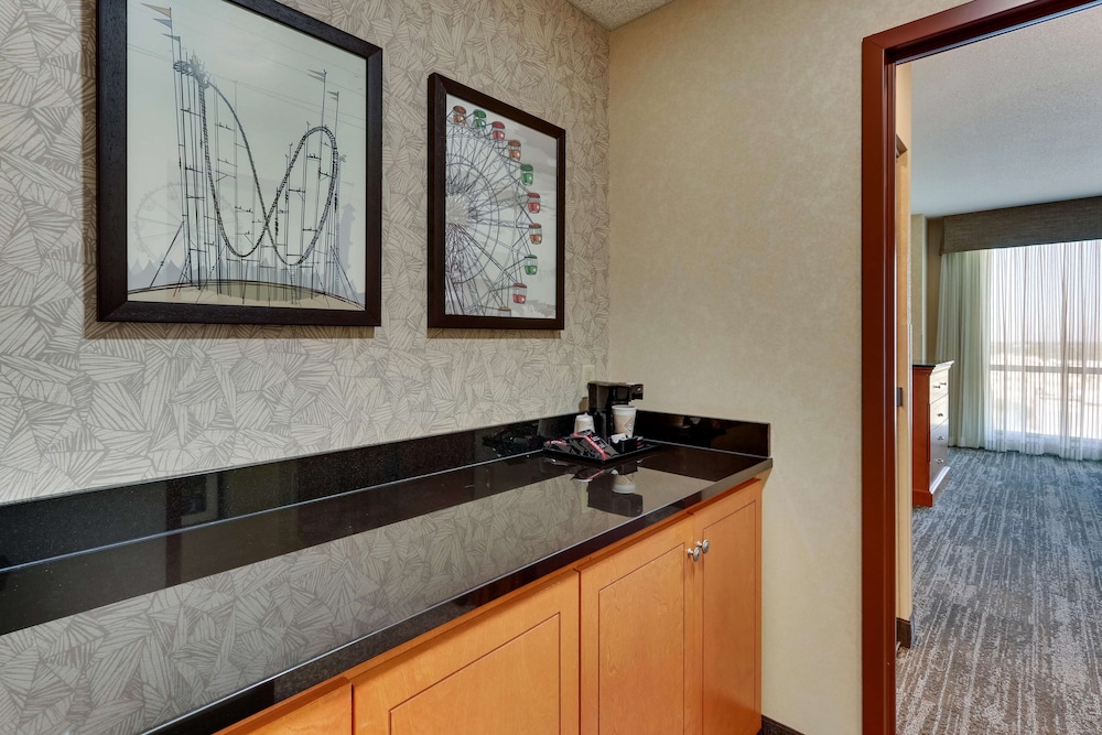 Drury Inn & Suites near Universal Orlando Resort — Hotel rooms in Orlando, Florida