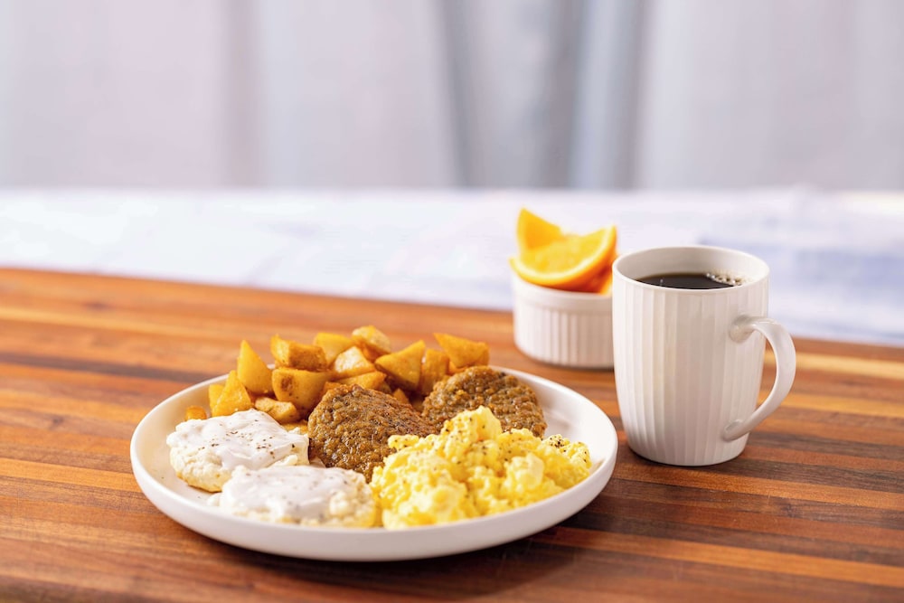 Drury Inn & Suites near Universal Orlando Resort — Restaurant & bars in Orlando, Florida