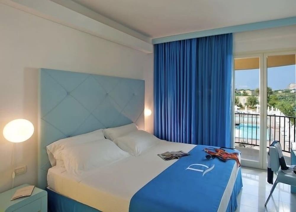Domina Zagarella Sicily — Hotel rooms in Santa Flavia, Sicily