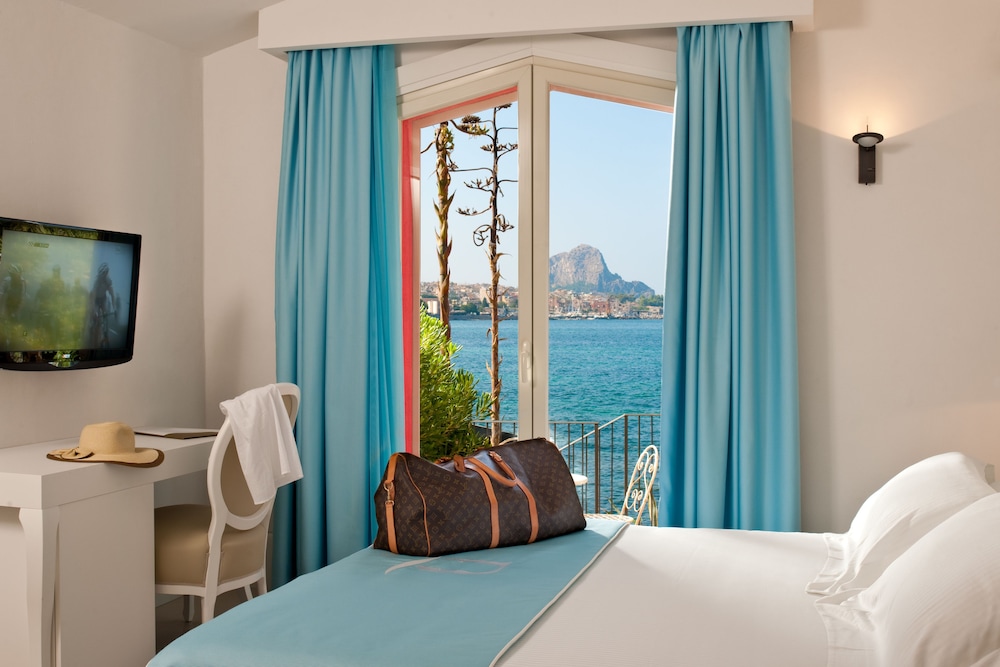 Domina Zagarella Sicily — Hotel rooms in Santa Flavia, Sicily