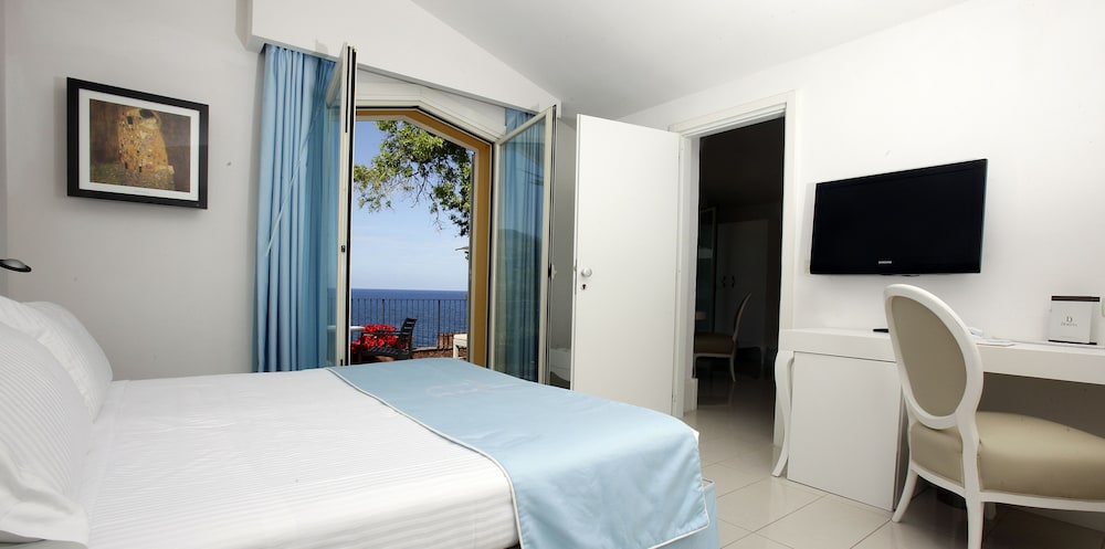 Domina Zagarella Sicily — Hotel rooms in Santa Flavia, Sicily