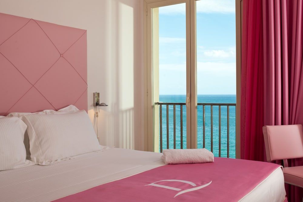 Domina Zagarella Sicily — Hotel rooms in Santa Flavia, Sicily