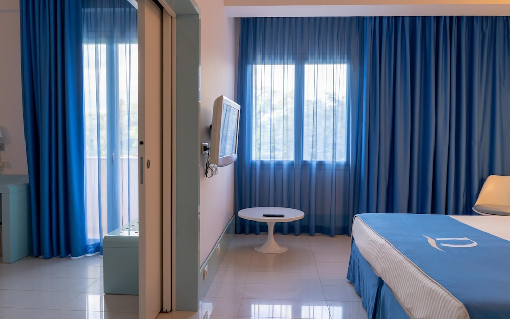 Domina Zagarella Sicily — Hotel rooms in Santa Flavia, Sicily