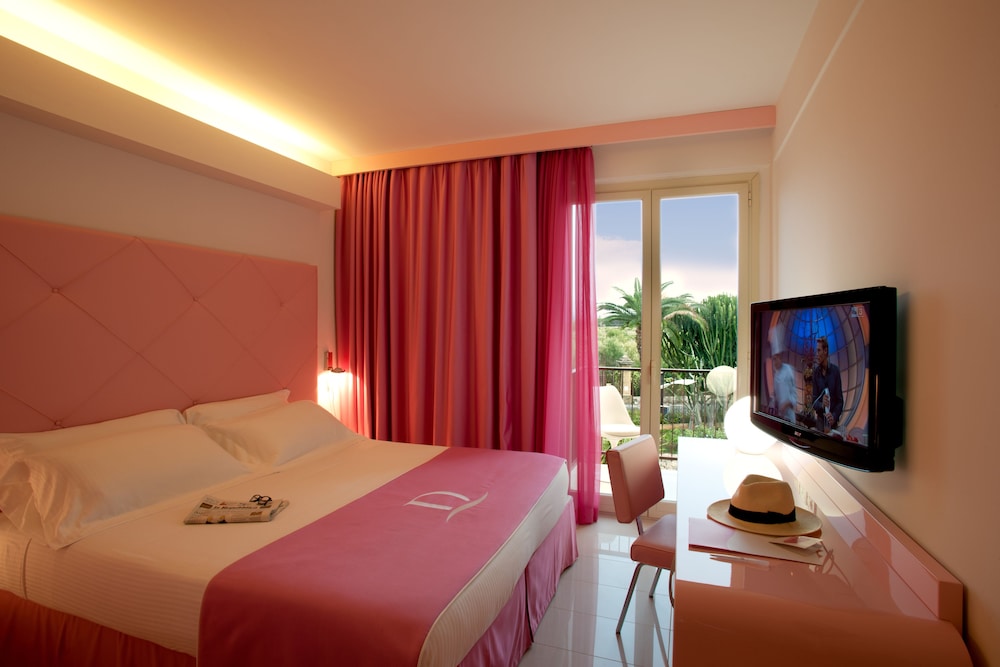Domina Zagarella Sicily — Hotel rooms in Santa Flavia, Sicily