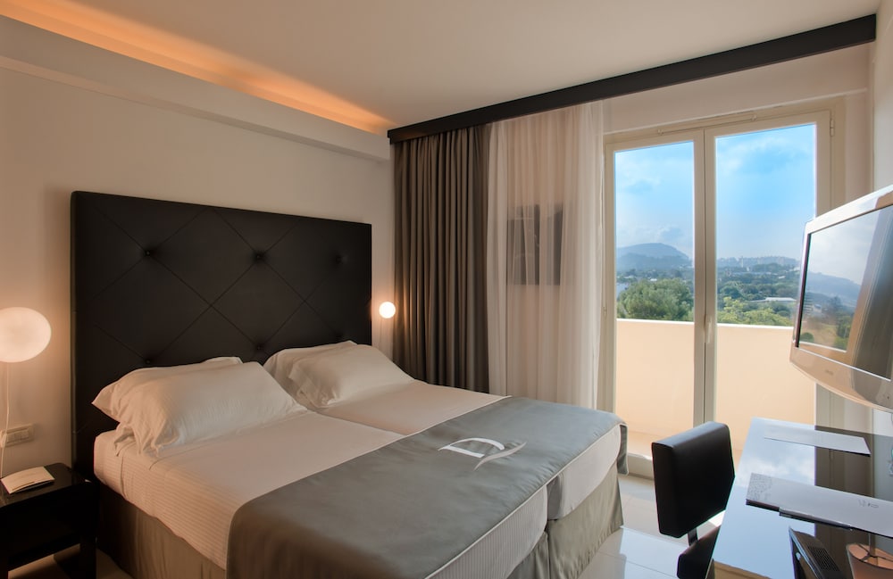 Domina Zagarella Sicily — Hotel rooms in Santa Flavia, Sicily