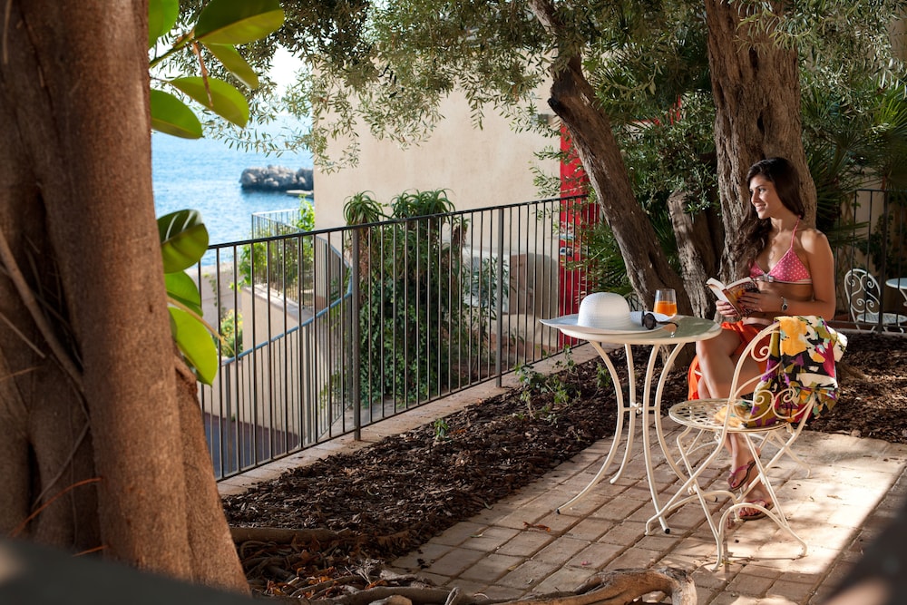 Domina Zagarella Sicily — Hotel building in Santa Flavia, Sicily