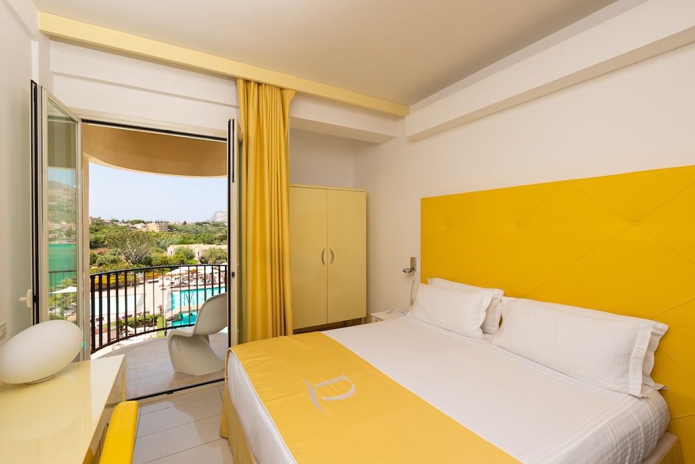 Domina Zagarella Sicily — Hotel rooms in Santa Flavia, Sicily