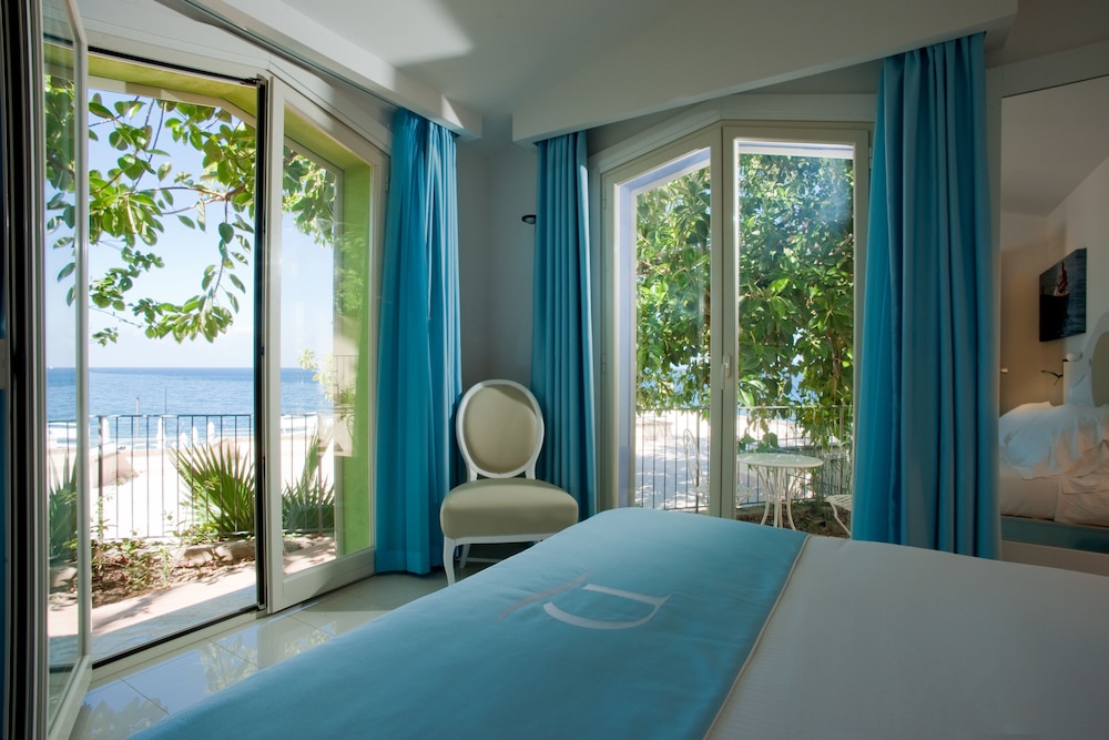 Domina Zagarella Sicily — Hotel rooms in Santa Flavia, Sicily