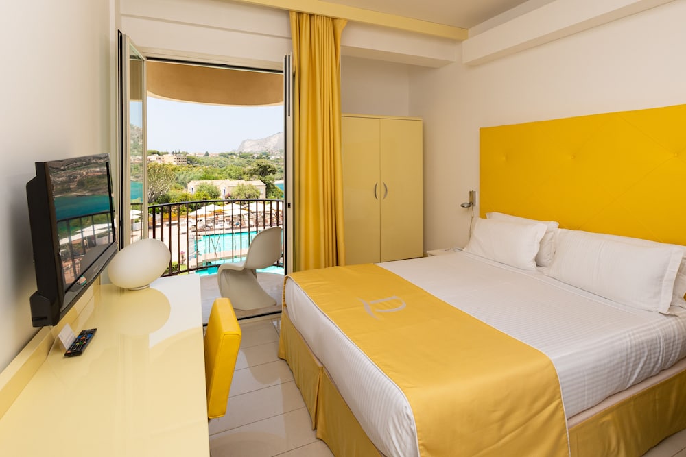 Domina Zagarella Sicily — Hotel rooms in Santa Flavia, Sicily