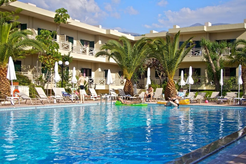 Solimar Ruby — Swimming pool in Malia