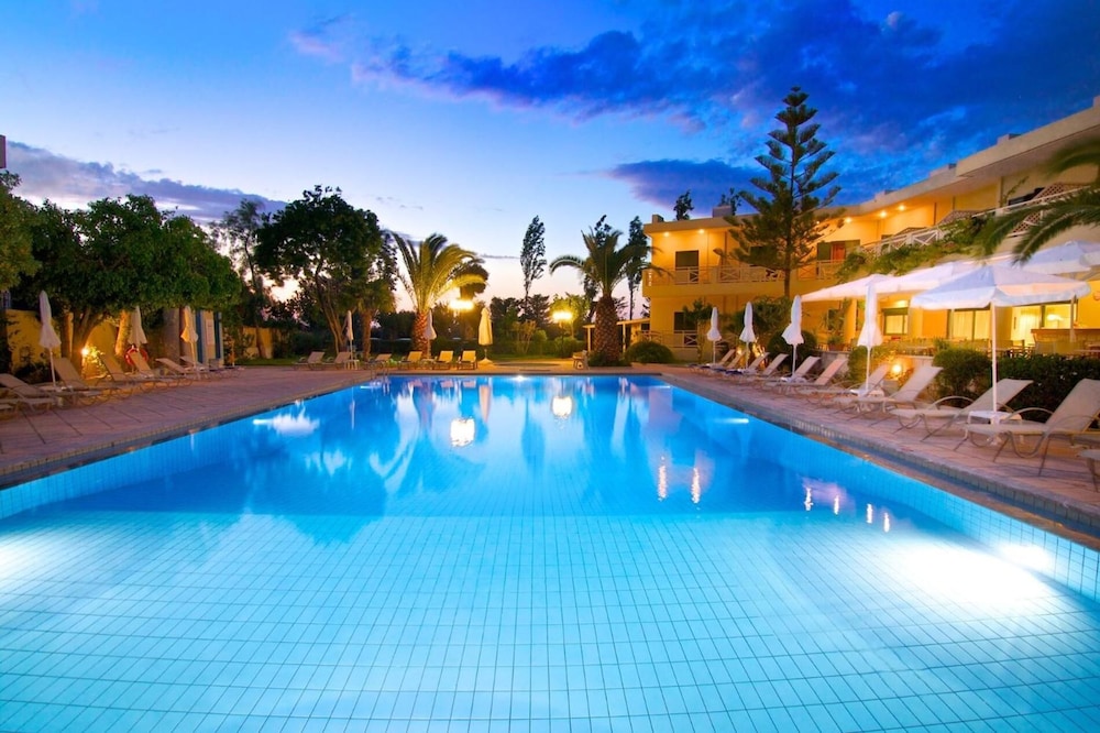 Solimar Ruby — Swimming pool in Malia