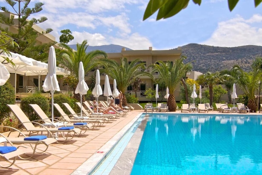 Solimar Ruby — Swimming pool in Malia