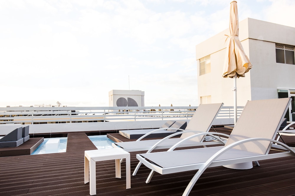 Coral Suites & Spa — Swimming pool in Playa de las Americas, Canary Islands