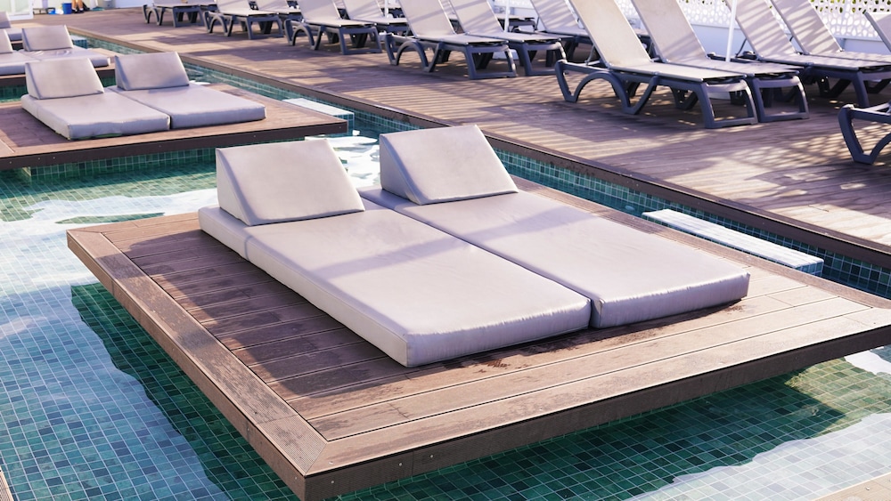 Coral Suites & Spa — Swimming pool in Playa de las Americas, Canary Islands