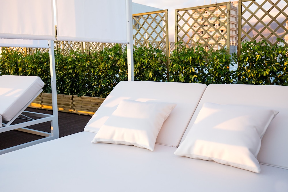 Coral Suites & Spa — Hotel rooms in Playa de las Americas, Canary Islands