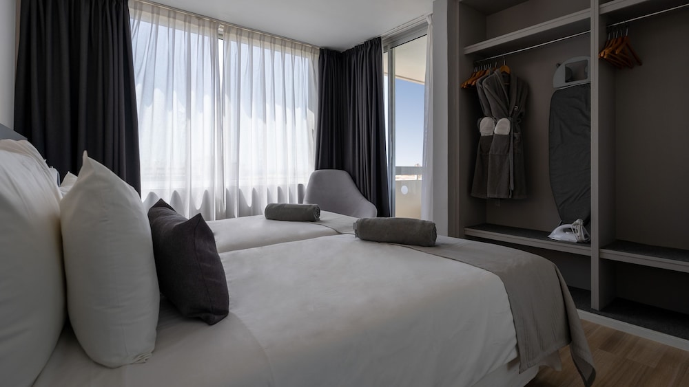Coral Suites & Spa — Hotel rooms in Playa de las Americas, Canary Islands