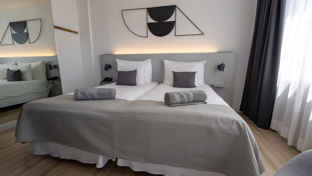 Coral Suites & Spa — Hotel rooms in Playa de las Americas, Canary Islands
