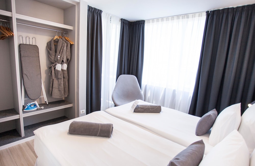 Coral Suites & Spa — Hotel rooms in Playa de las Americas, Canary Islands