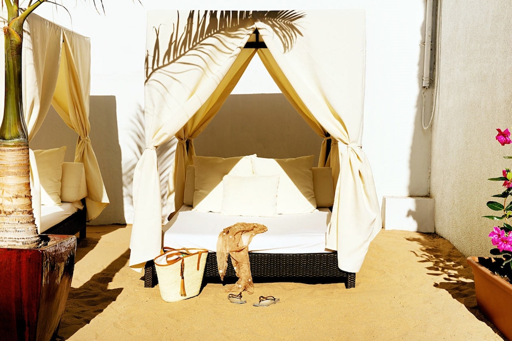 Coral Suites & Spa — Beach in Playa de las Americas, Canary Islands