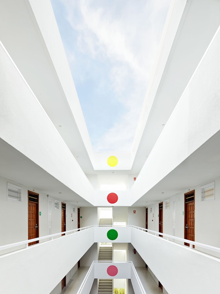 Coral Suites & Spa — Hotel building in Playa de las Americas, Canary Islands
