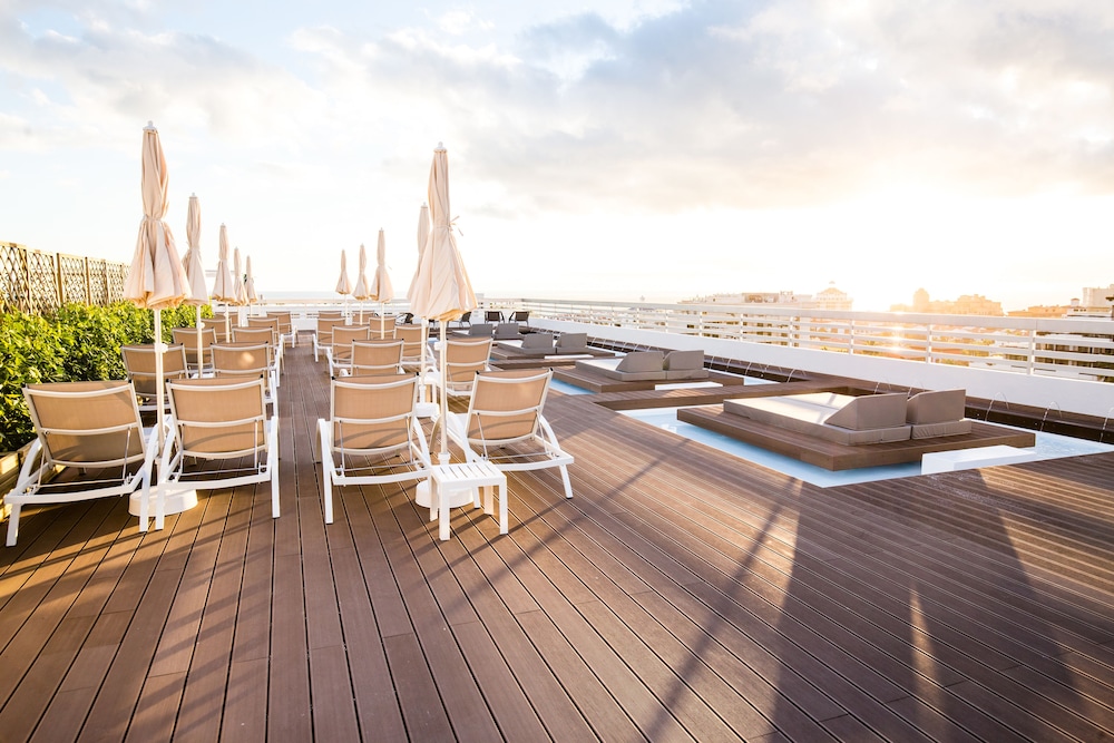 Coral Suites & Spa — Swimming pool in Playa de las Americas, Canary Islands