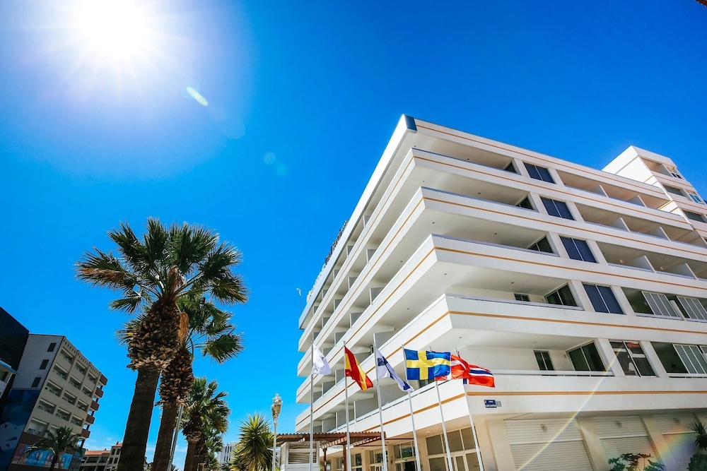 Coral Suites & Spa — Hotel building in Playa de las Americas, Canary Islands